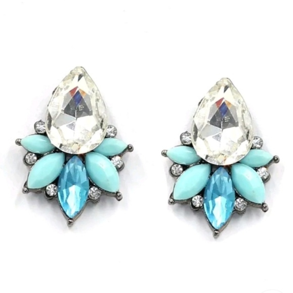Flower leaf stud earrings